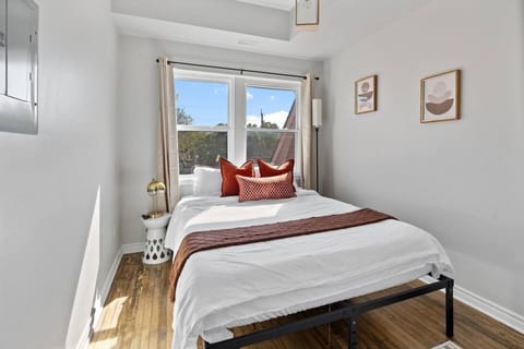 Stylish Walkerville Stay | Workspace + Prime Location