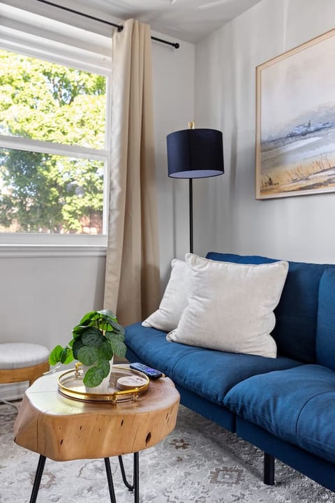 1BR Walkerville Suite + Private Office | Sleeps 2