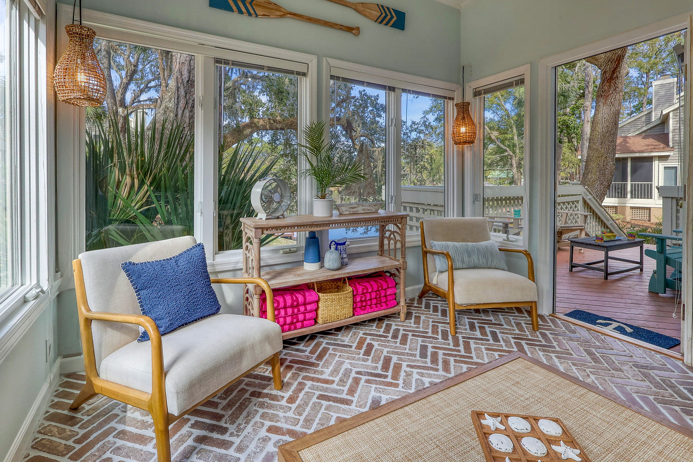 Carolina Room: A Sunlit Sanctuary Overlooking the Water