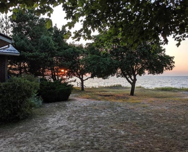Waterfront, 3 Bed family cottage, large lot direct - Lambton Shores