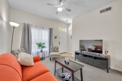 Disney Area- Resort Hot Tub & Pools + Free Parking image 4