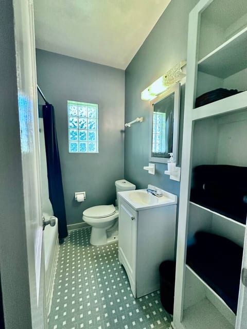 The Screened Patio Getaway – Perfect for Extended Stays