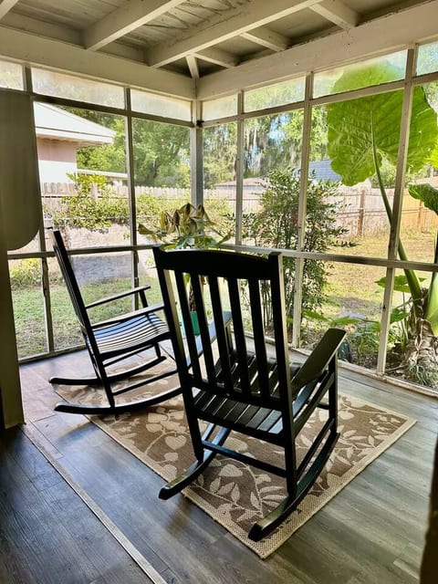 The Screened Patio Getaway – Perfect for Extended Stays