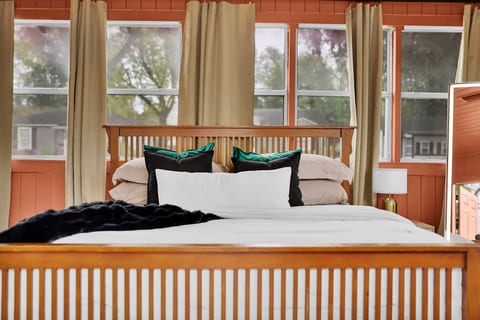 Gym,Washer&Dryer,king bed