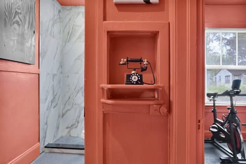 Gym,Washer&Dryer,king bed