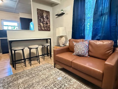 Quiet apt near I-10