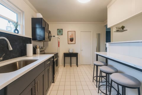 Central Apt for travelers