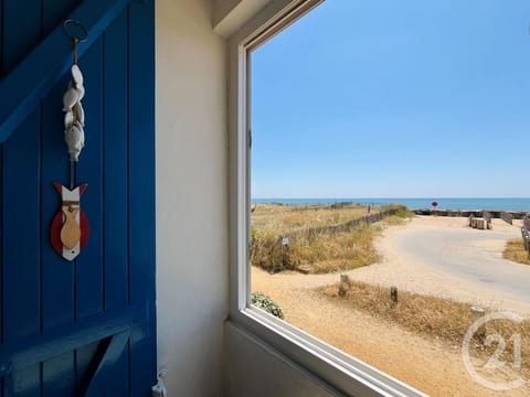 Sea View Apartment, Direct Beach Access image 4