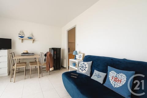Sea View Apartment, Direct Beach Access image 2