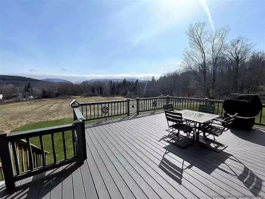 Close to skiing and hiking, walk to main street - Tannersville