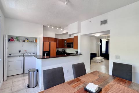 Sunny Townhome Near Ocean – Walk to Sand in 5 min! - Holiday Home