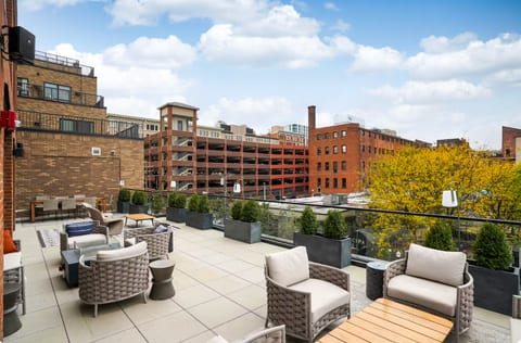 Stylish 2BR Suite OTR, Gym, Pool Downtown Access