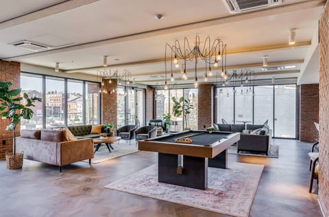 Brand new Stylish 7BR OTR Apt, GYM, POOL