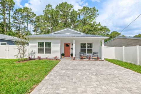 Near Flagler and Downtown, Family Home Fenced Yard