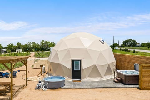 The Jungle - Glamping Dome with Private Hot Tub