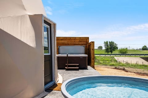 The Jungle - Glamping Dome with Private Hot Tub