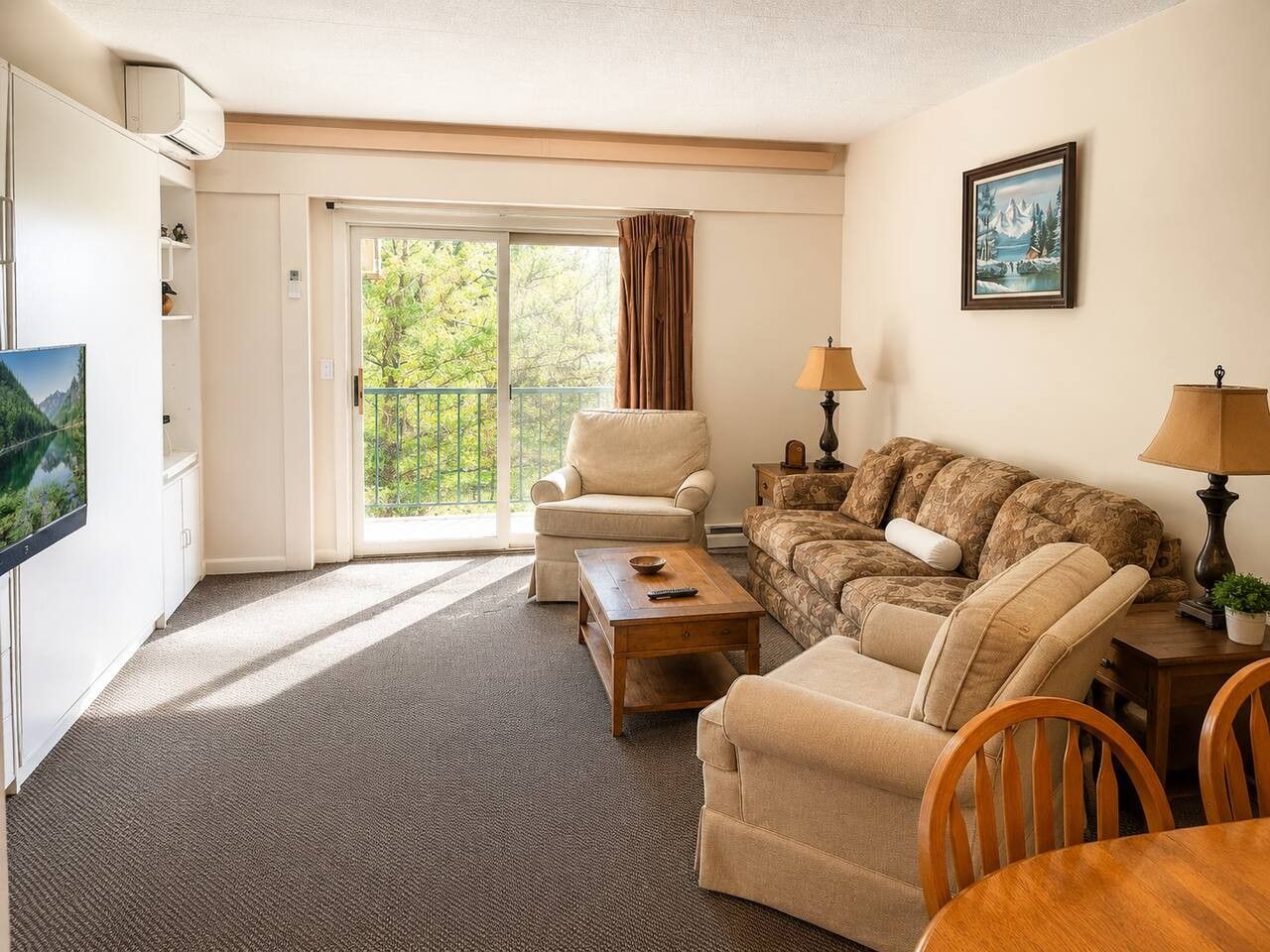 Comfy Mountain Retreat w/ Balcony Near Loon