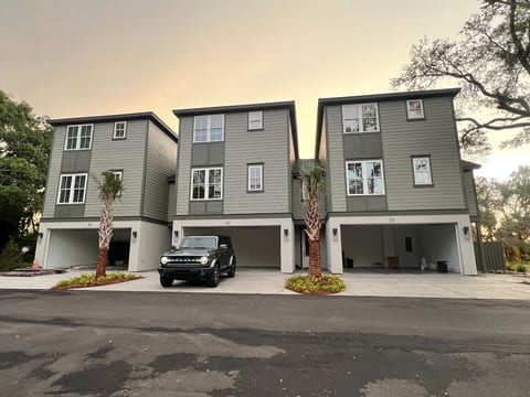 NEW, 4Bedroom; 4.5 Bath;WALK To BEACH image 3