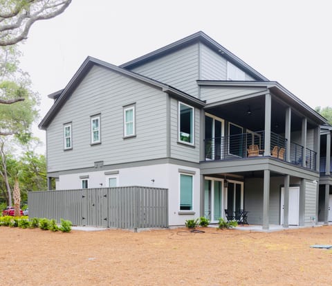 NEW, 2 bedroom; 2.5 Bath;WALK To BEACH