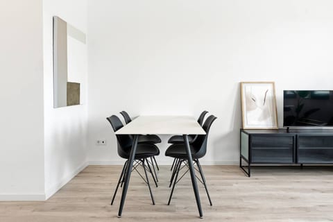 Matosinhos Beach Flat | Metro & Sea