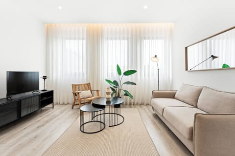 Matosinhos Beach Flat | Metro & Sea