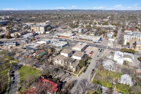 Townhome*3bd* Walk to UT Moody Center Near Downtown