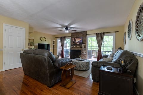 Watauga Lake Views — Hilltop Townhouse, Jet Tub image 2