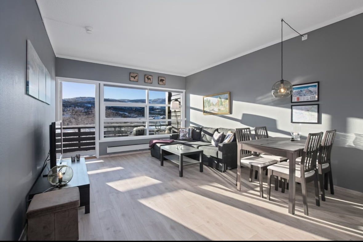 Modern apartment in a fantastic location. image 1