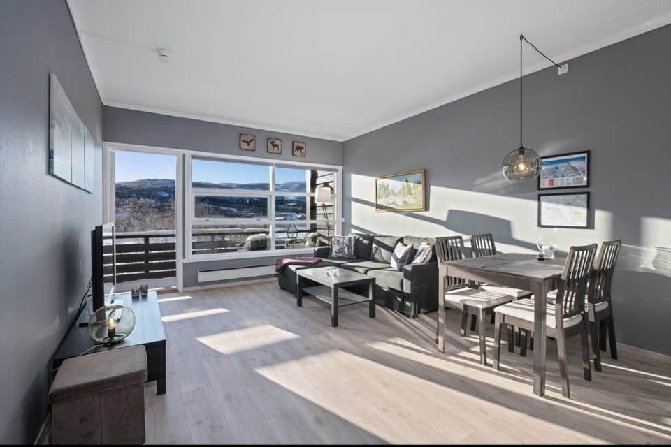 Modern apartment in a fantastic location. image 1
