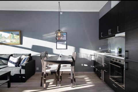 Modern apartment in a fantastic location. image 2