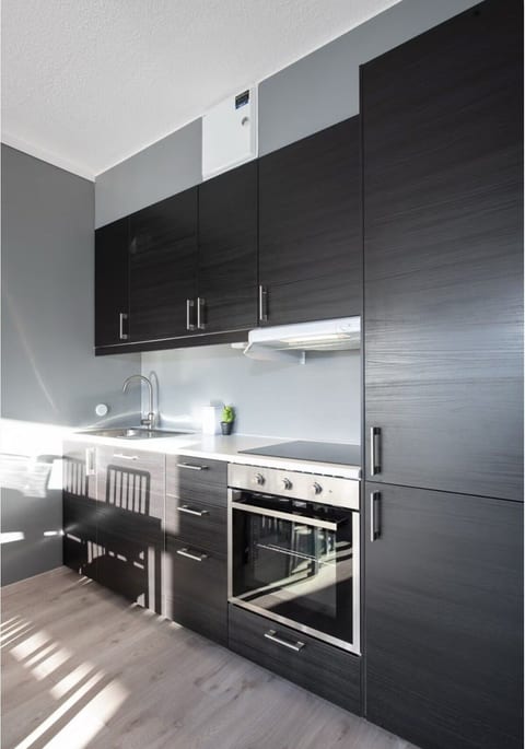 Modern apartment in a fantastic location. image 4