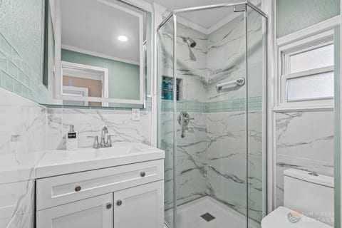 Full Bathroom with grab rail in shower!