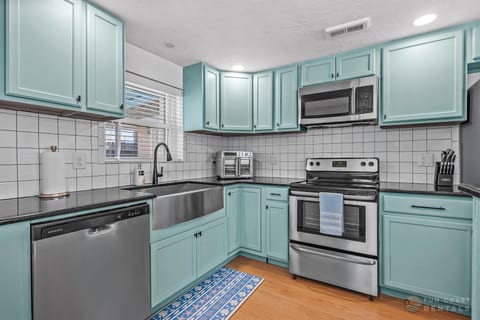 Fully equipped stainless-steel Kitchen!