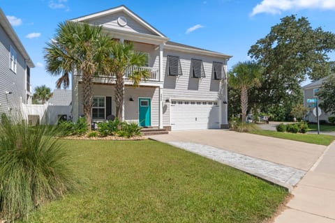 2 Homes, 18 Guests, 2 Pools, Golf Cart, Pets
