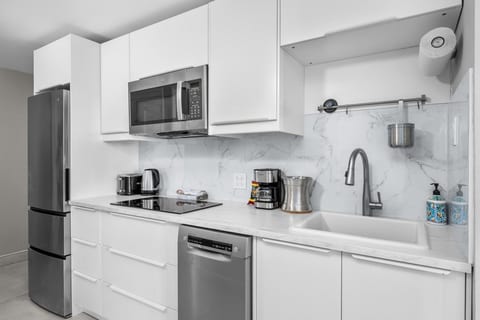 Beautiful complete private kitchen
