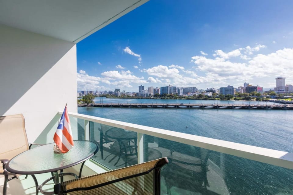 Bright Studio with Balcony & Hot Tub Access - San Juan