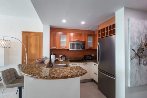 Bright Studio with Balcony & Hot Tub Access