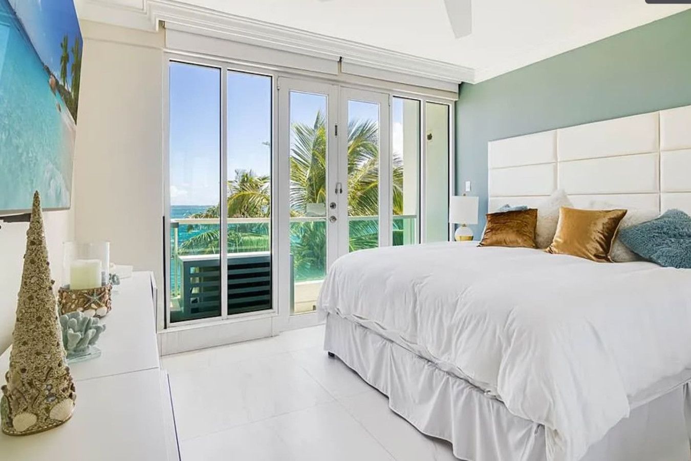 Luxury Oceanfront Penthouse Condado Walk to Beach with Pool