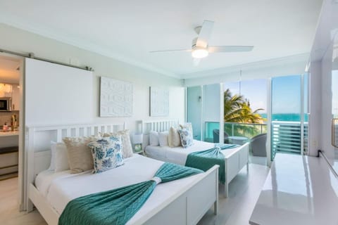 Oceanview Penthouse with Hot Tub