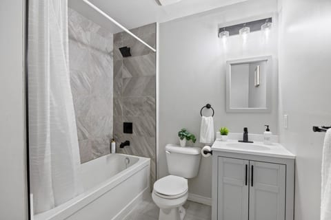 Walkerville, Windsor | 2 Private Apartments | Sleeps 4