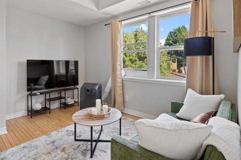 Walkerville | 3BR | 2 Private Apartments
