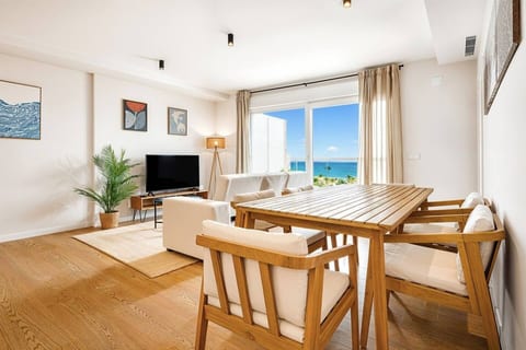 Sea View Apartment with Terrace - Calm