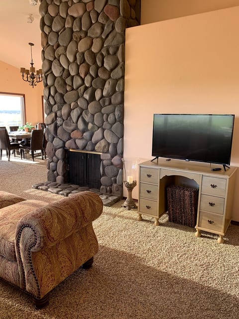 Private Family Ranch Home image 4
