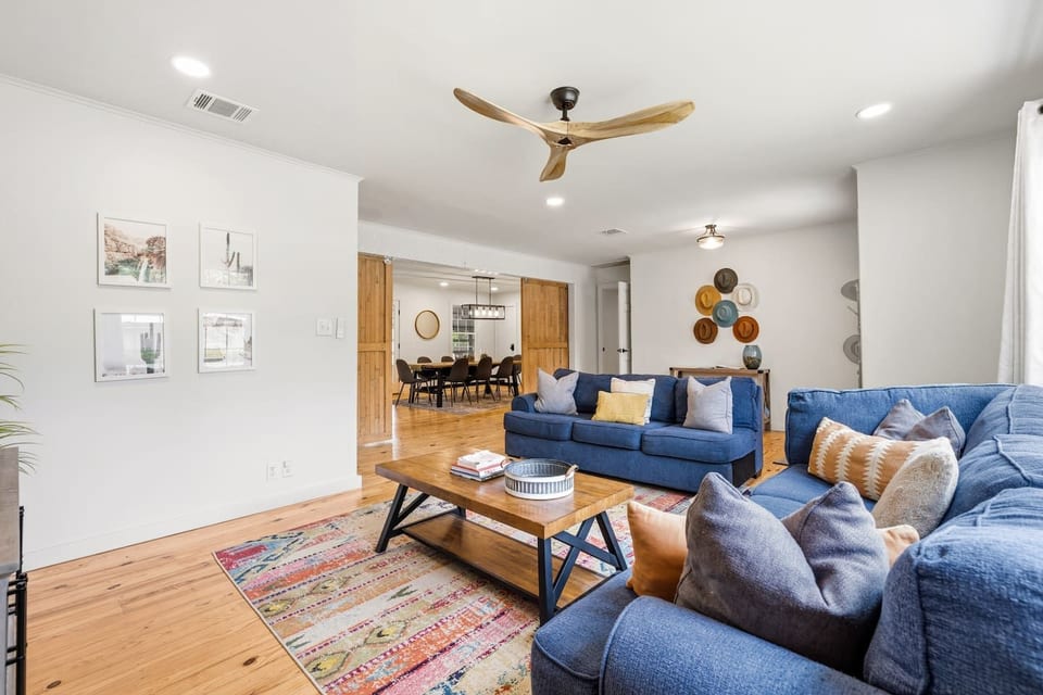 New! Cozy Girls Getaway | Pool + Spa Near Main - Fredericksburg