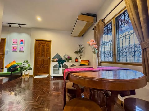 3BR House Near Airport & Old City