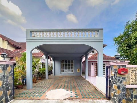3BR House Near Airport & Old City