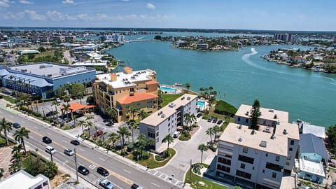 Treasure Island Waterfront Luxury Condo image 3