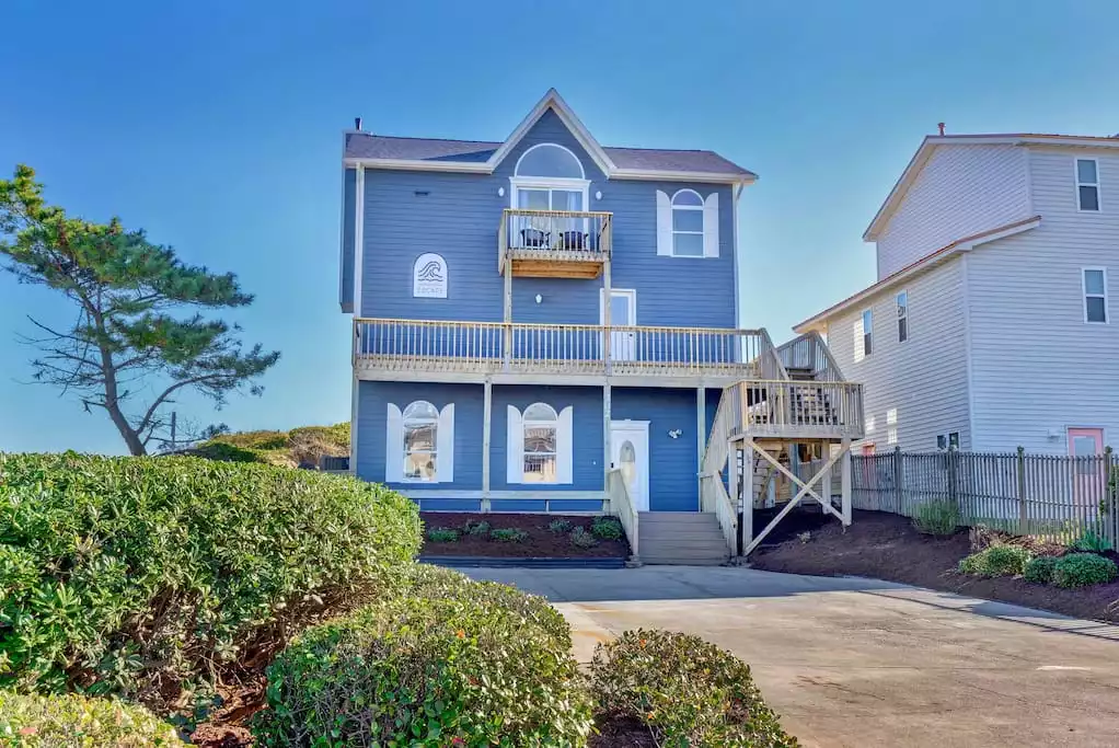 There is a large parking lot for 6 vehicles. The charcoal grill is located on the driveway for safety purposes. - Remodeled Oceanfront Oasis: Family + Pet friendly - Surf City