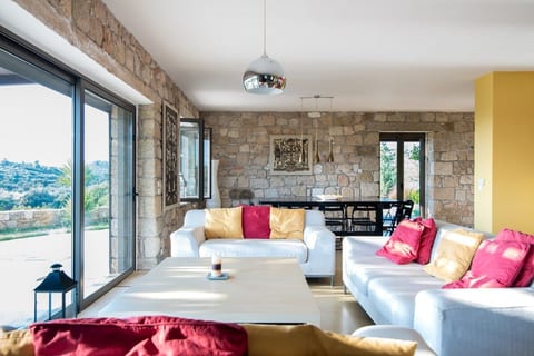 Unique stone 120 sq m open plan living, dining and kitchen area with library and fireplace lounge. Room for everyone!