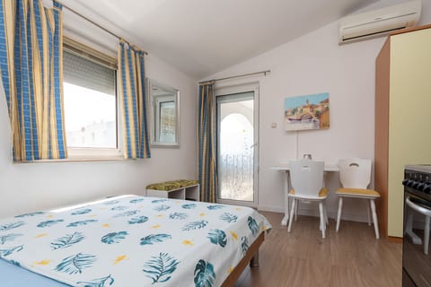Apartments Slavica near beach - Unit 378819-13